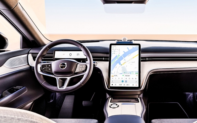 thumbnail - 따스한 봄날의 고민… 1천만원 낮춰 등장한 ‘볼보 대형 전기 SUV’