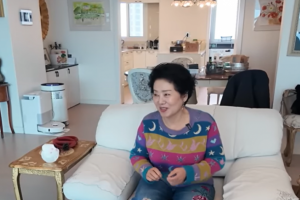 기사로 이동 - 한강뷰 아파트 살아도… 82세 선우용여가 ‘중고거래’에 눈 뜬 사연