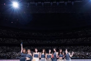 기사로 이동 - 따스한 3월에 이게 무슨 일… 트와이스, 월드투어 ‘빨간불’