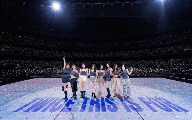 thumbnail - 따스한 3월에 이게 무슨 일… 트와이스, 월드투어 ‘빨간불’