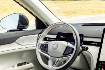 thumbnail - 하이브리드보다 싸다고?… 볼보가 작정하고 내놓은 플래그십 전기 SUV