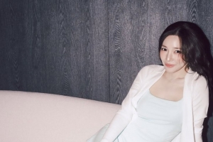 기사로 이동 - 봄기운 가득한 3월의 신부… 변요한 사로잡은 티파니의 근황