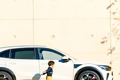 thumbnail - 따스한 3월의 끝자락… 전 세계 최초로 한국 땅 밟는 전기 SUV