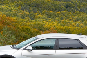 기사로 이동 - 포근한 봄날, 다시 보게 되네… 기본기부터 탄탄했던 ‘국산 전기 SUV’