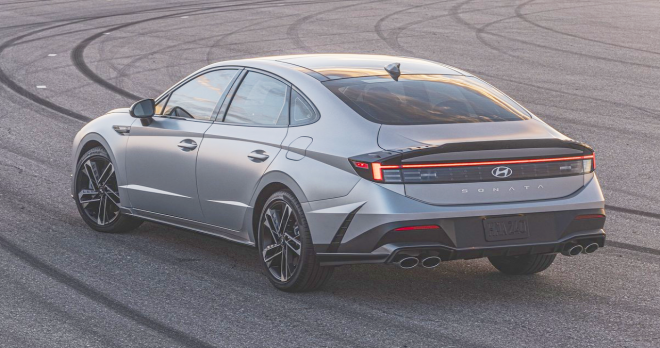 thumbnail - 이제 체면은 옛말이죠… 그랜저 제치고 5060이 선택한 국산 세단