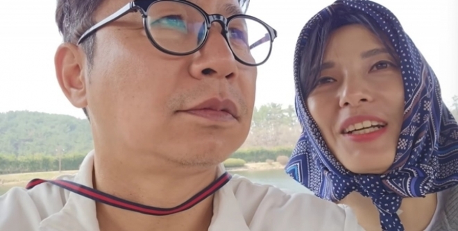 thumbnail - 신혼의 단꿈도 잠시… 11살 연하 아내의 ‘이 습관’에 결국 폭발