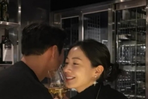 기사로 이동 - 봄바람 타고 온 깜짝 소식…티아라 류화영, 9월의 신부 된다