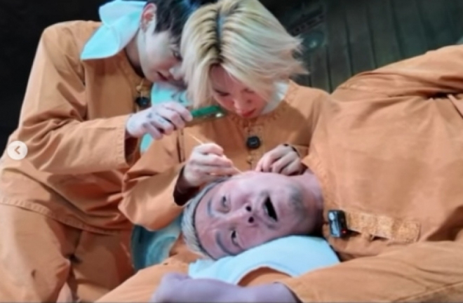 thumbnail - 상남자인 줄만 알았는데…BTS 지민 무릎에 편안히 누운 추성훈