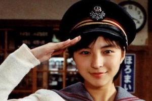 기사로 이동 - 따뜻한 시선으로 봐달라니… 4월, 논란의 여배우가 돌아온다