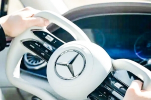 기사로 이동 - 테슬라도 포기했는데… 벤츠가 공개한 신형 EQS 핸들 근황