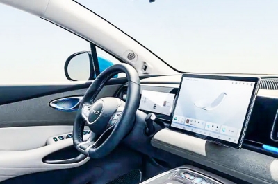 thumbnail - 따스한 봄날, 기름값 걱정은 끝… 전기차처럼 타는 2천만 원대 SUV 등장