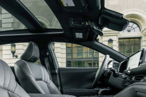 기사로 이동 - 따스한 4월, 그랜저 대신 눈길 가는 이유… 토요타 크라운의 숨은 매력