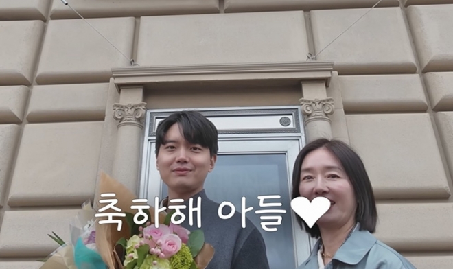 thumbnail - 엄마 피는 못 속였나… 오연수가 직접 밝힌 ‘붕어빵’ 아들의 깜짝 행보