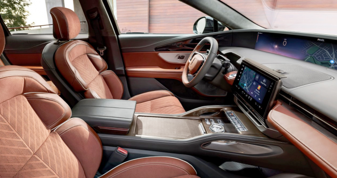 thumbnail - 고요한 비행이라는 말, 이제 알겠네… 4월의 차로 뽑힌 링컨 SUV