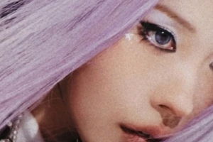 기사로 이동 - 난 그냥 인플루언서가 아니야… 4월, 마이크 잡은 뷰티 유튜버의 파격 변신