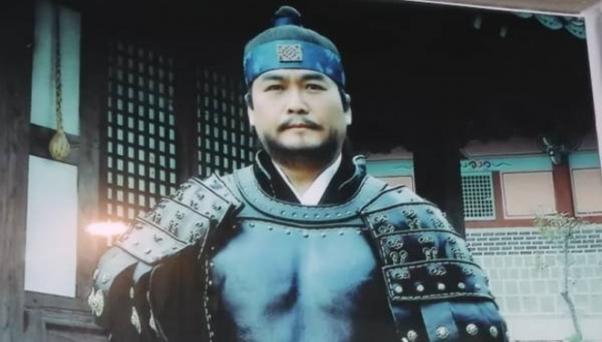 thumbnail - 동료에게 피해 줄까 봐 그만뒀다… ‘주몽’ 왕소문, 실명 후 전한 안타까운 근황