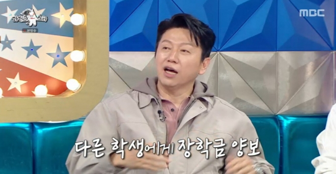thumbnail - “학생들 커피는 제가 다 삽니다”… 40살에 대학 편입해 ‘교수’가 된 배우