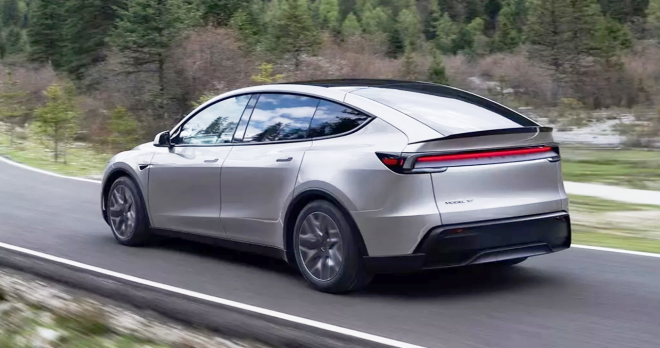 thumbnail - 주말 매장부터 북적인다던데… 6인승으로 커진 테슬라 모델 Y L