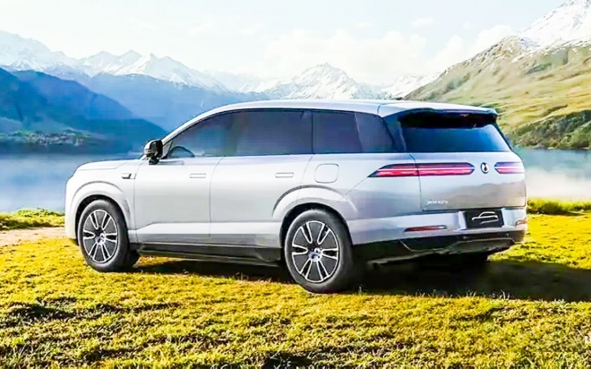 thumbnail - 주유소 갈 일이 없겠네… 5분 충전에 751마력 뿜는 6인승 대형 SUV