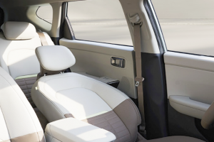 기사로 이동 - 아반떼는 이제 심심해서… 요즘 2030 첫 차로 급부상한 국산 소형 SUV