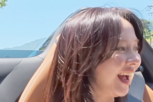 기사로 이동 - 쌓였던 스트레스가 확 풀리네요… 송지효가 직접 몰아보고 감탄한 8억대 페라리