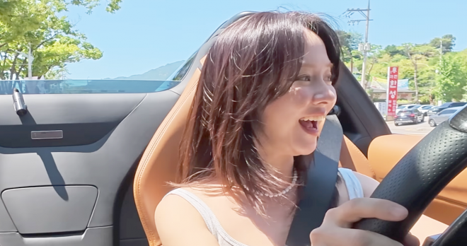 thumbnail - 쌓였던 스트레스가 확 풀리네요… 송지효가 직접 몰아보고 감탄한 8억대 페라리