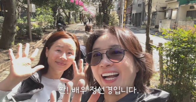 thumbnail - 벚꽃 핀 도쿄에서 만난 반가운 얼굴… 90년대 톱배우의 놀라운 근황