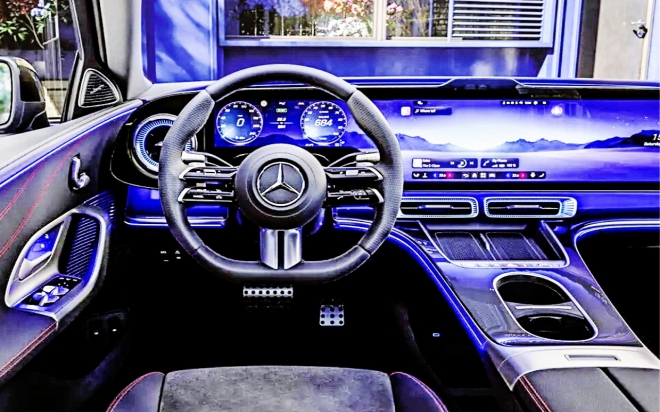 thumbnail - 운전석 문 여는 순간 감탄만… 벤츠가 작정하고 만든 전기 C클래스 실내