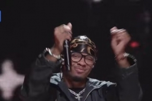 기사로 이동 - 그 감미로운 목소리 뒤에 숨겨진 진실… 엠카 출연 가수의 충격적 혐의