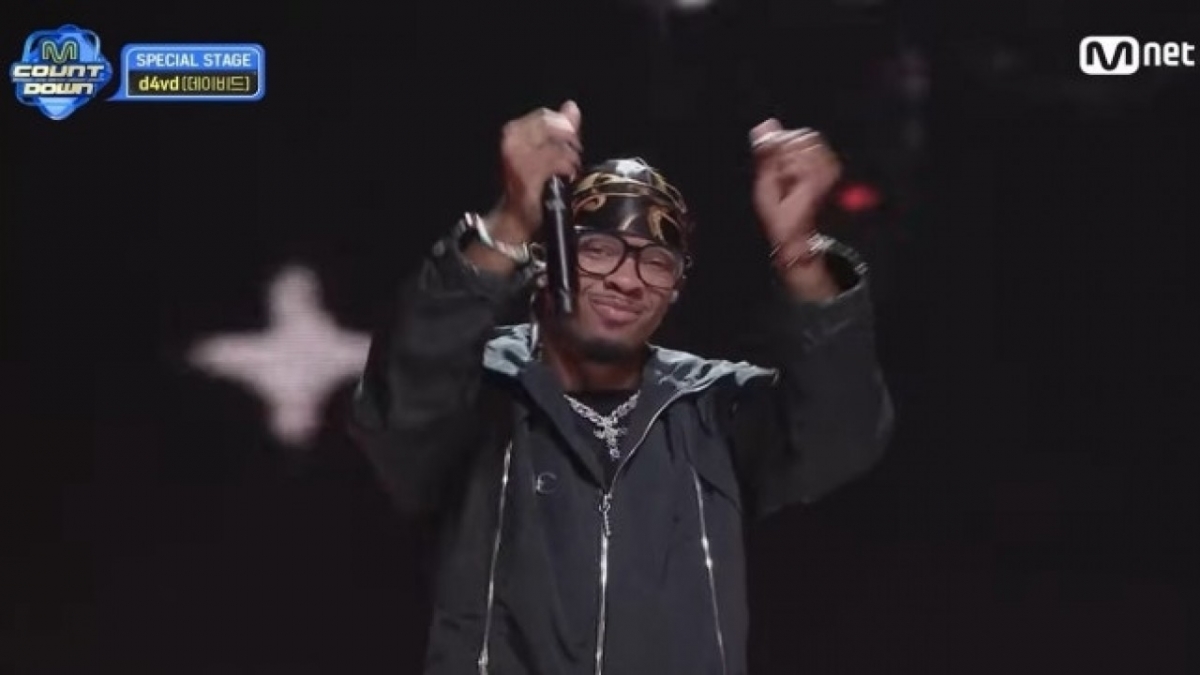 thumbnail - 그 감미로운 목소리 뒤에 숨겨진 진실… 엠카 출연 가수의 충격적 혐의