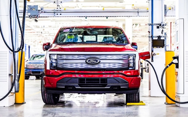 thumbnail - 따스한 4월에 전해진 소식… 포드가 전기차 대신 선택한 ‘의외의 카드’