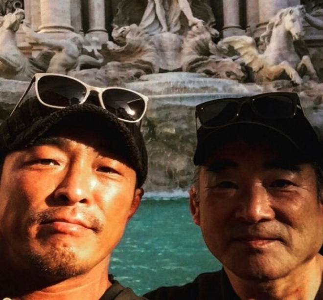 thumbnail - “나의 슈퍼히어로 아버지께”… 3년 전 오늘, 추성훈이 가슴에 묻은 슬픔