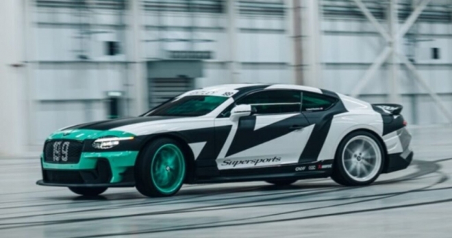 thumbnail - 회장님 차인 줄 알았는데… 벤틀리가 공장에서 작정하고 벌인 일