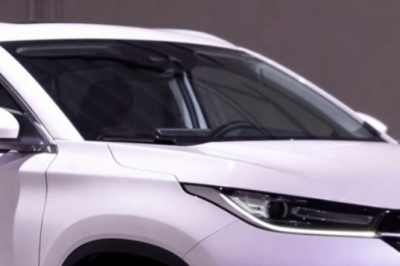 thumbnail - 따스한 4월 주말, 찬물 끼얹는 소식… 1500km 달리는 중국 전기차 온다