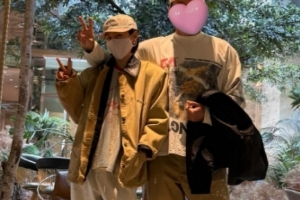 기사로 이동 - 따스한 봄날 전해온 근황… 5살 아들이 포착한 현빈♥손예진의 행복한 순간