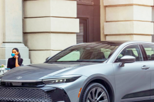 기사로 이동 - 기름값 걱정은 옛날 얘기인 줄 알았네… 연비 20km/L 토요타 크라운의 인기