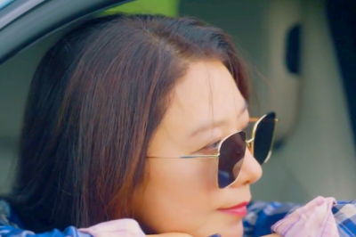 thumbnail - 봄날 제주에서 포착된 의외의 모습… 김희애 부부가 억대 전기차를 타는 방식