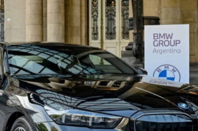 thumbnail - 도로 위 시선 싹쓸이 예약이네요… 단 15대만 허락된 BMW 5시리즈