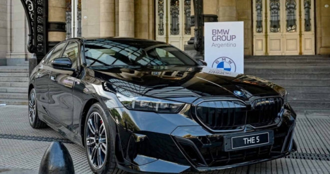 thumbnail - 도로 위 시선 싹쓸이 예약이네요… 단 15대만 허락된 BMW 5시리즈