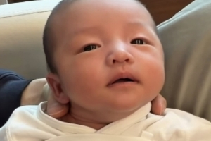 기사로 이동 - 보고만 있어도 미소가 절로… 오상진 ‘미니미’ 둘째 아들, 드디어 공개