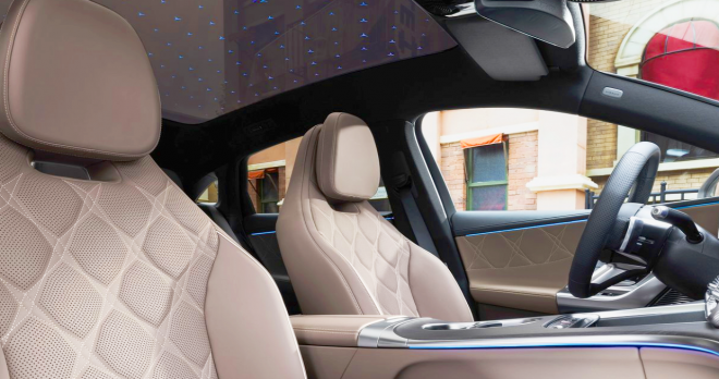 thumbnail - 따스한 봄날, 서울을 택한 이유… 762km 달리는 벤츠 전기 세단