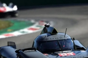 기사로 이동 - 40년 전 감성을 그대로 입었다… 트랙 위 질주할 푸조의 신형 하이퍼카