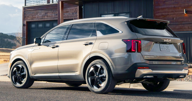 thumbnail - 같은 날 새 출발 했는데… 4월 SUV 시장, 쏘렌토가 싼타페 압도한 결정적 이유