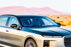 기사로 이동 - 미래가 눈앞에 펼쳐지네… 앞유리 전체를 삼켜버린 신형 BMW 7시리즈