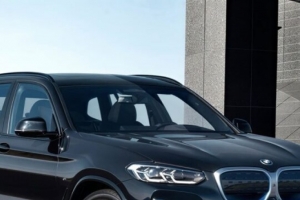 기사로 이동 - 계기판이 사라졌다고?… 한번 충전으로 800km 달리는 BMW 신형 세단