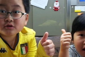 기사로 이동 - 아빠 미소가 절로 나오네… ‘붕어빵’ 꼬마, 어느덧 걸그룹 비주얼로 훌쩍