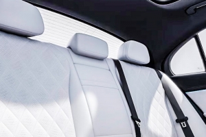 기사로 이동 - 따스한 봄날 드라이브 갈까… 보닛 위 삼각별 빛나는 7천만원대 벤츠 E클래스