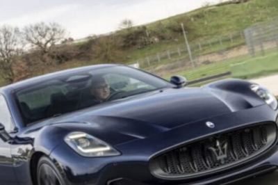 thumbnail - 억 소리 나는 슈퍼카 맞나요… 2,100만원 낮춘 마세라티, 판교에 뜬 이유