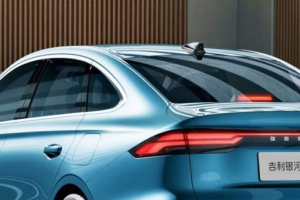 기사로 이동 - 이러다 그랜저 자리 뺏기겠네… 2천만원대 가격에 424마력 뽐내는 세단