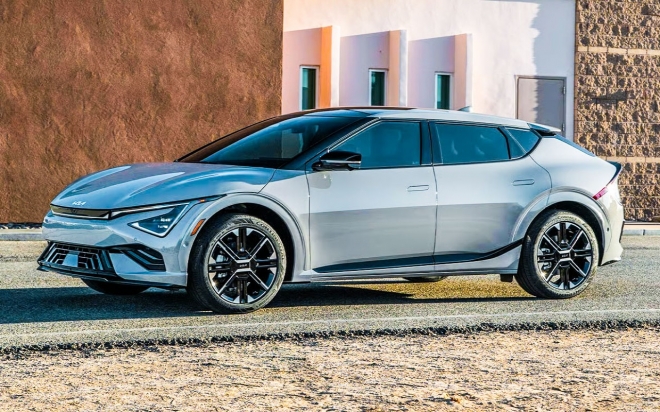 thumbnail - 고성능 포기는 아쉽지만… 800만원 저렴해진 기아 EV6